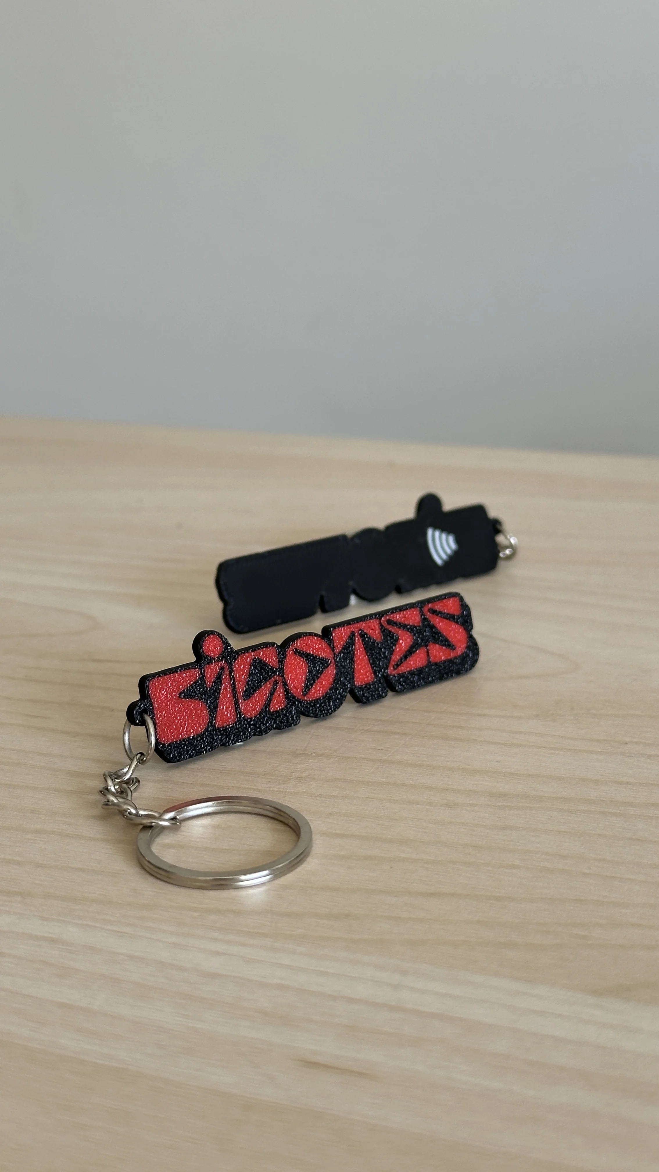 Llavero NFC personalizado Bigotes