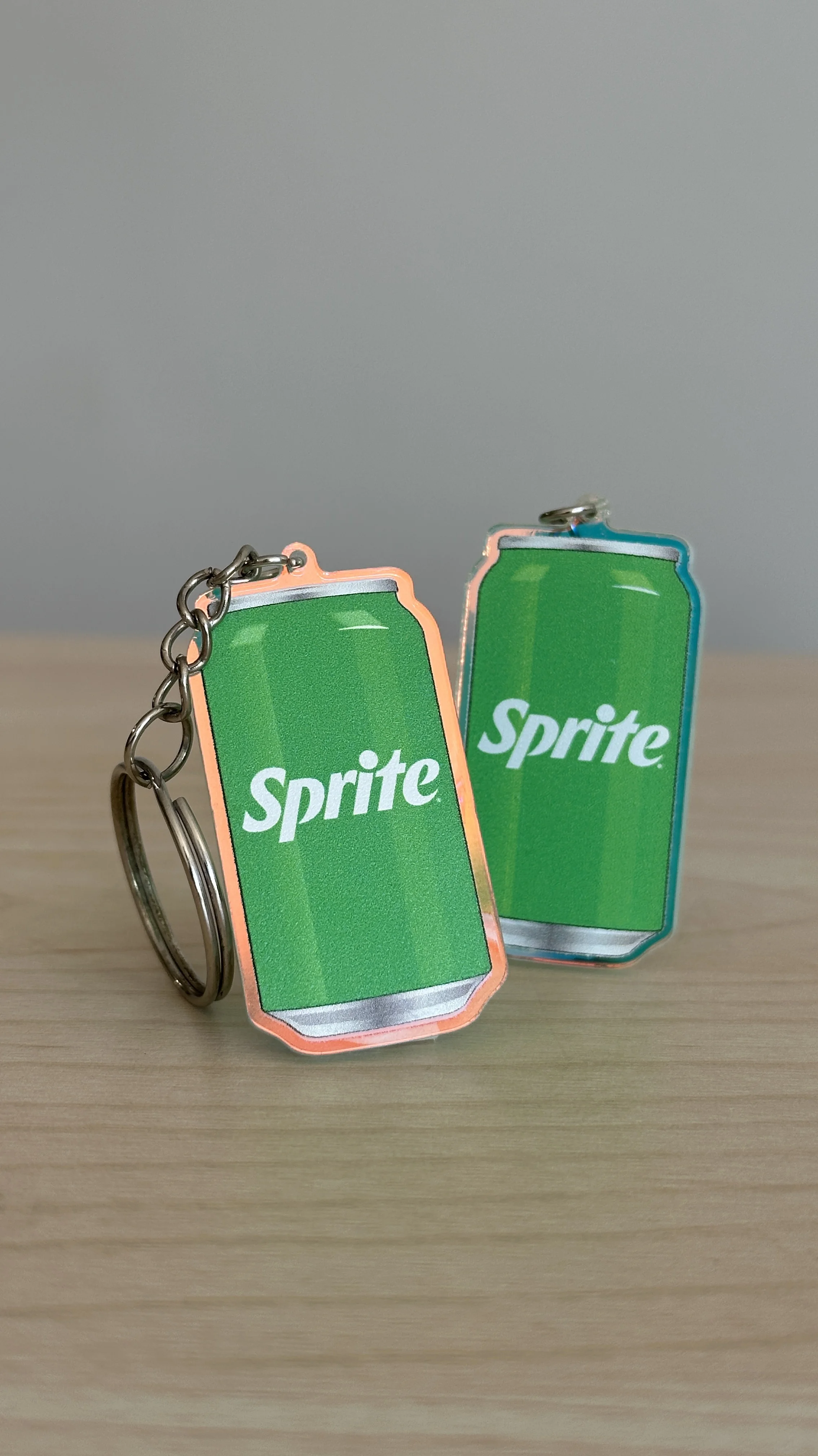 Llaveros acrílicos Sprite forma de lata