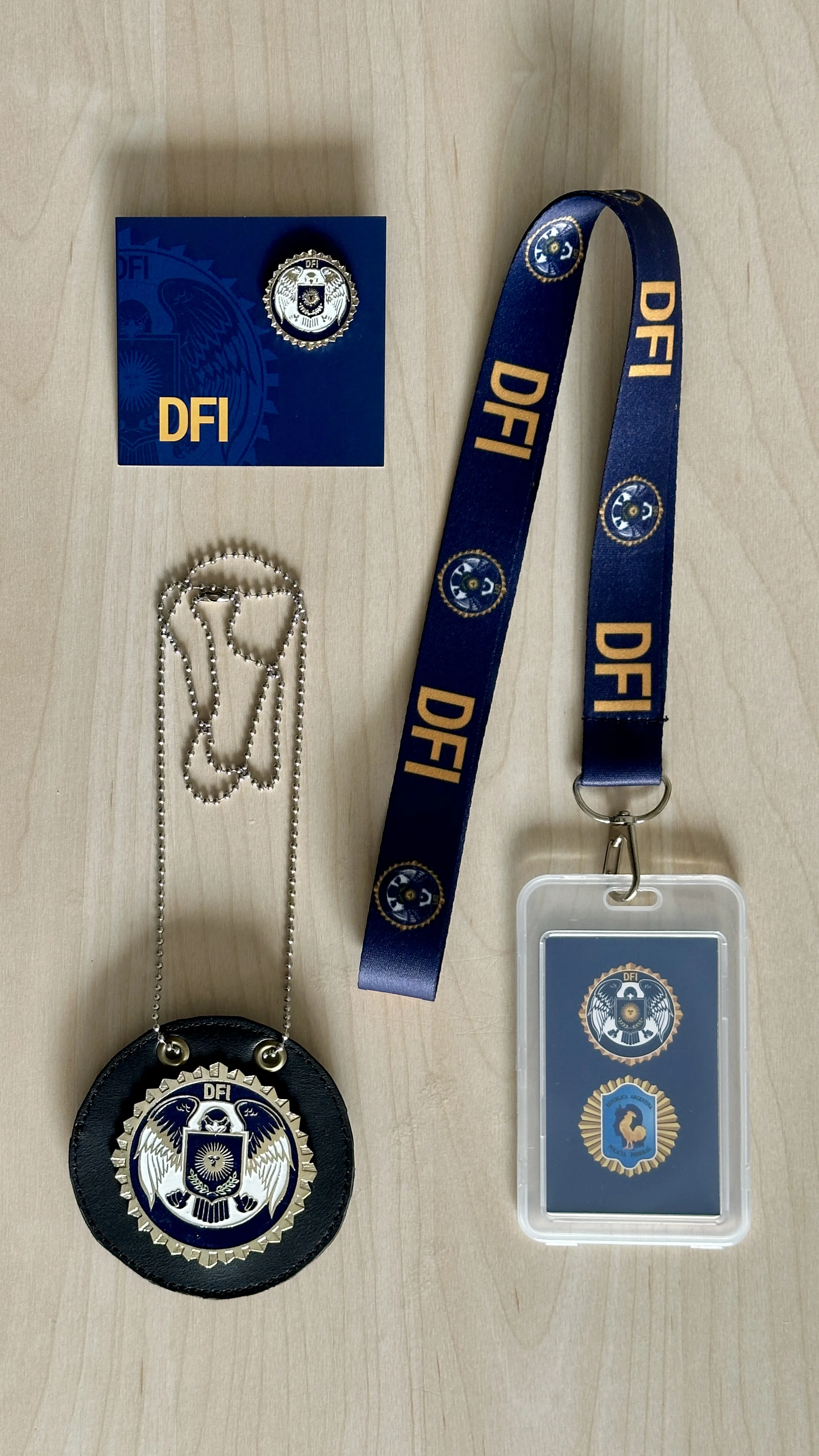 Set de credencial, medalla y lanyard personalizados DFI