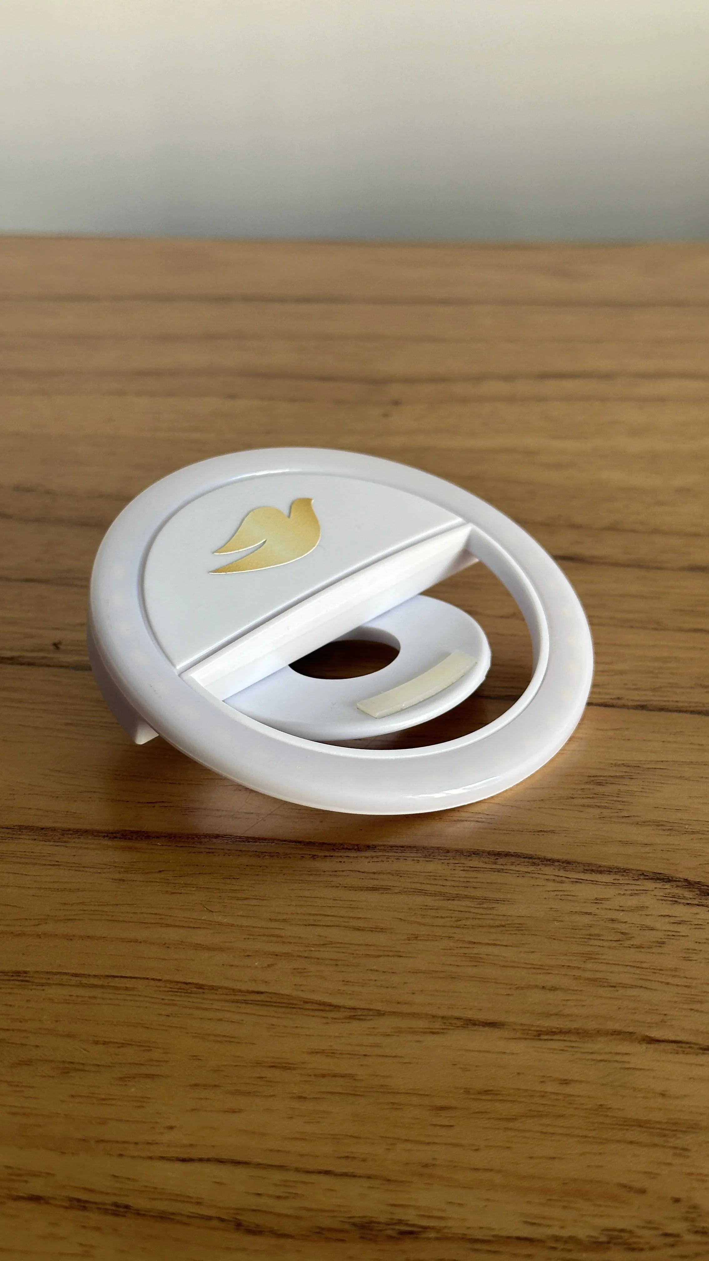 Selfie LED personalizado con branding Dove