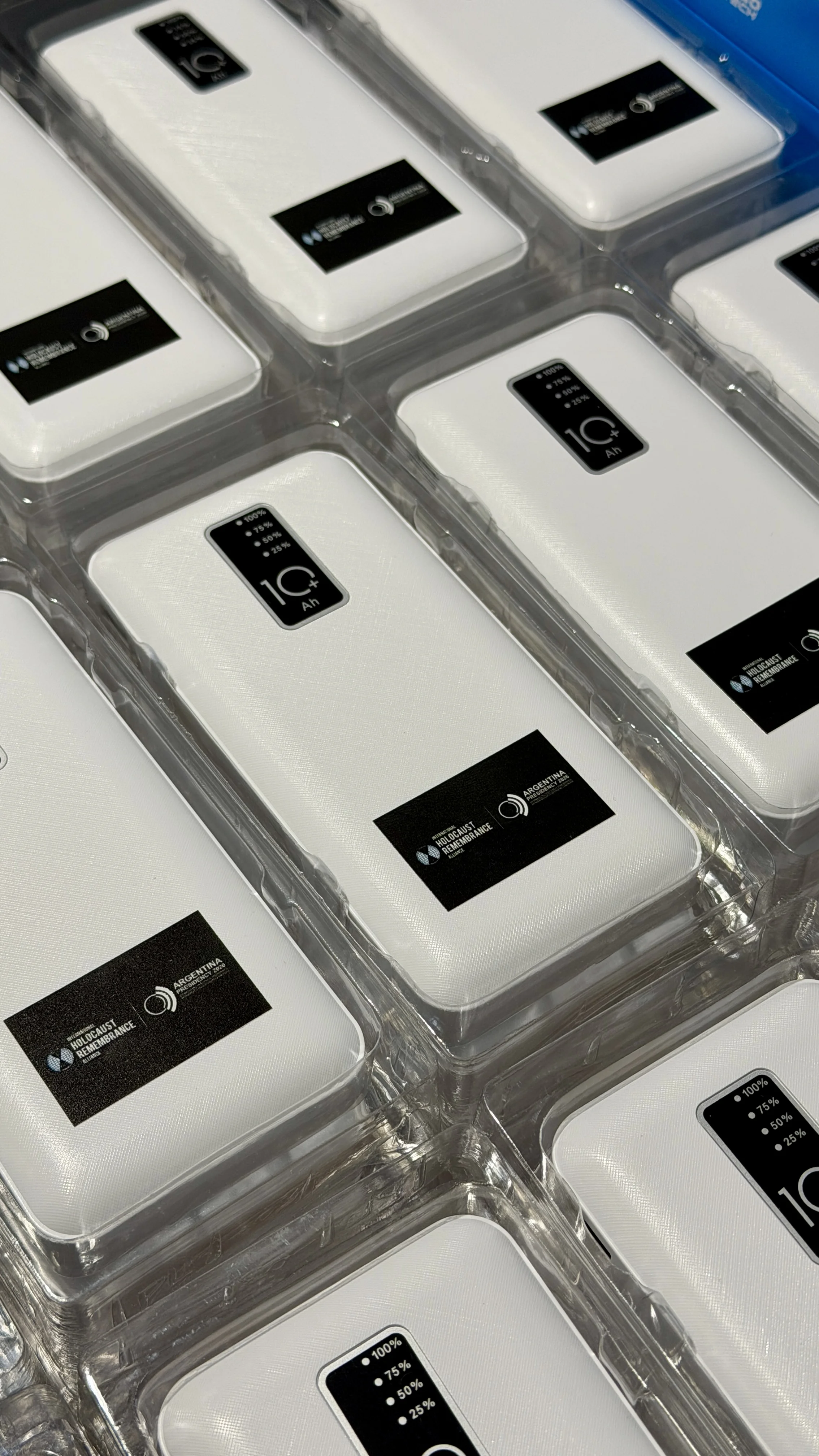 Power bank personalizado con branding IHRA Argentina