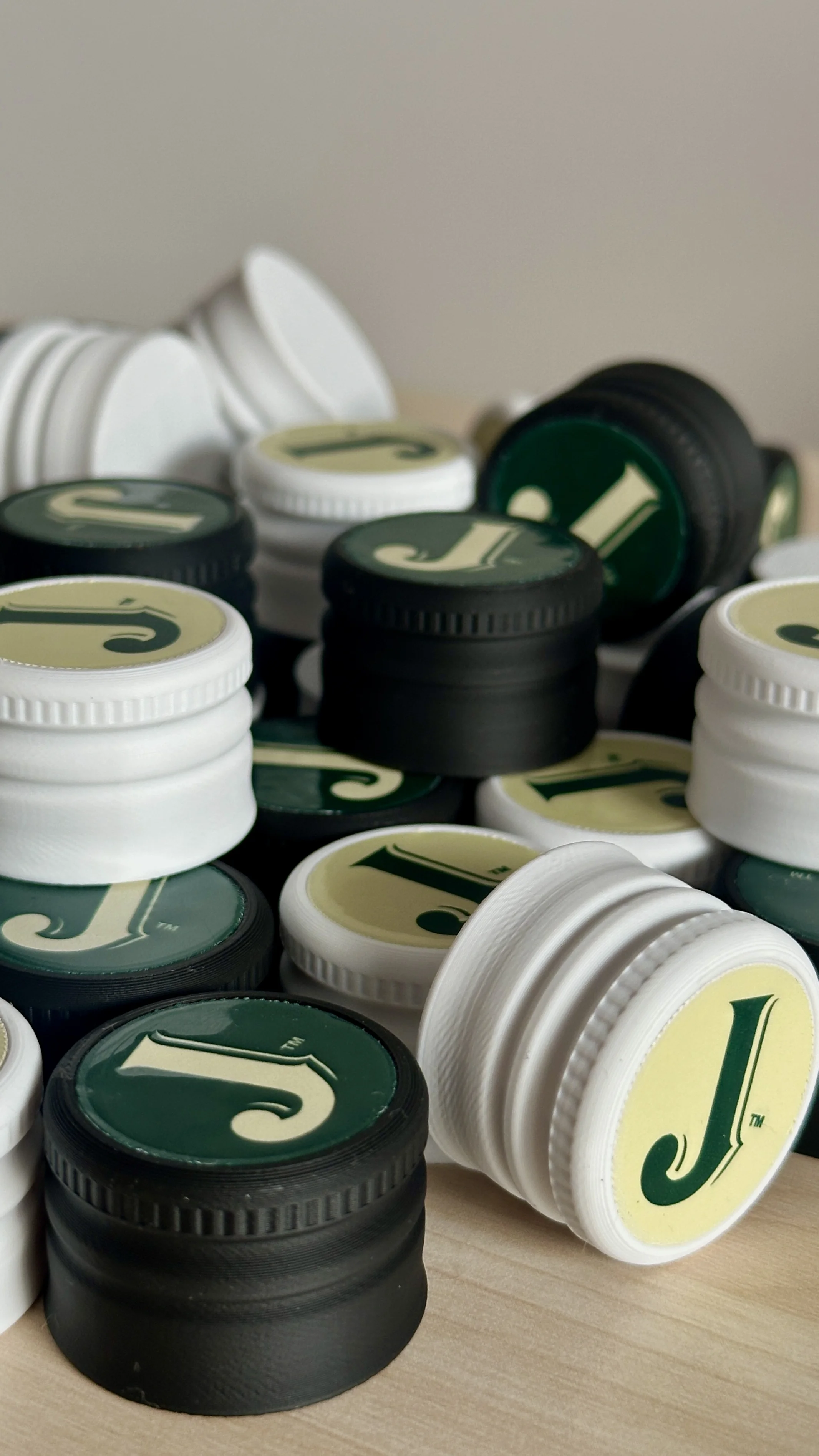 Tapitas personalizadas con logo Jameson