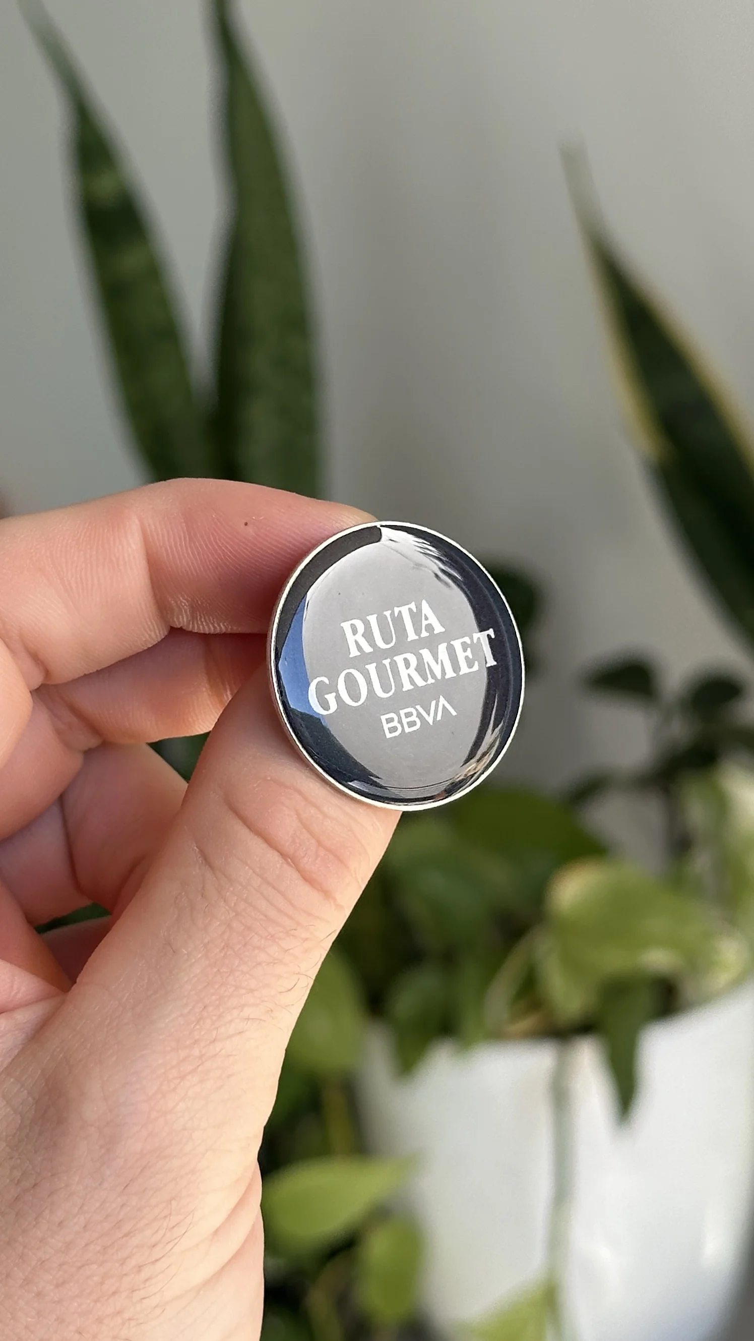 Pin dome resinado BBVA Ruta Gourmet