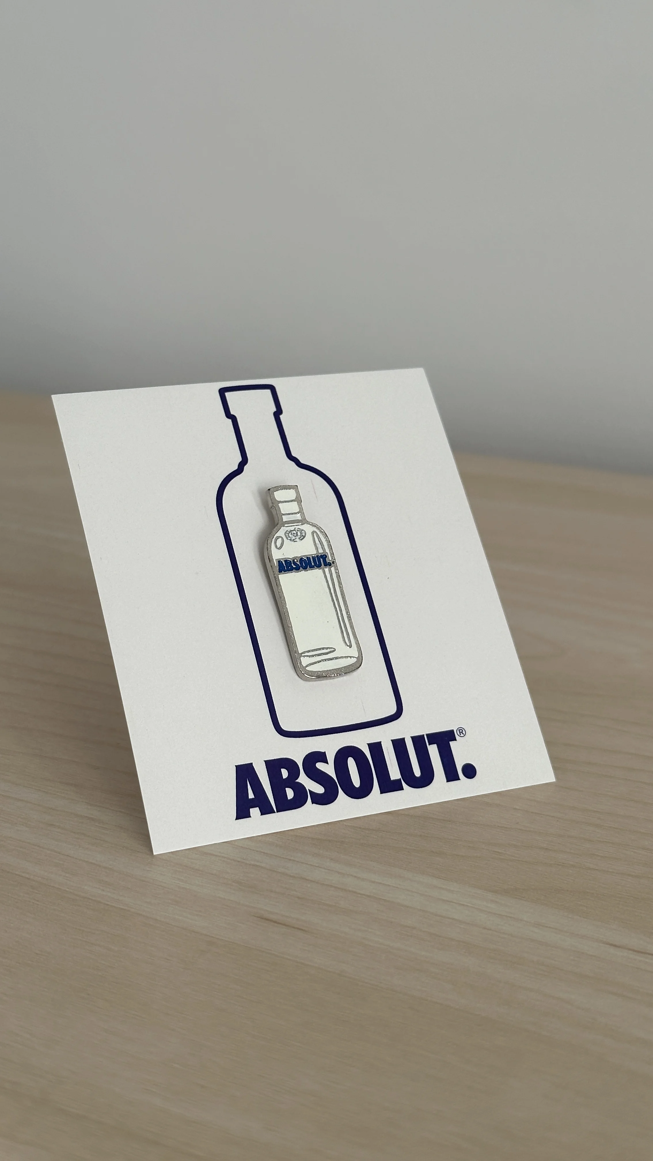 Pin metálico esmaltado Absolut