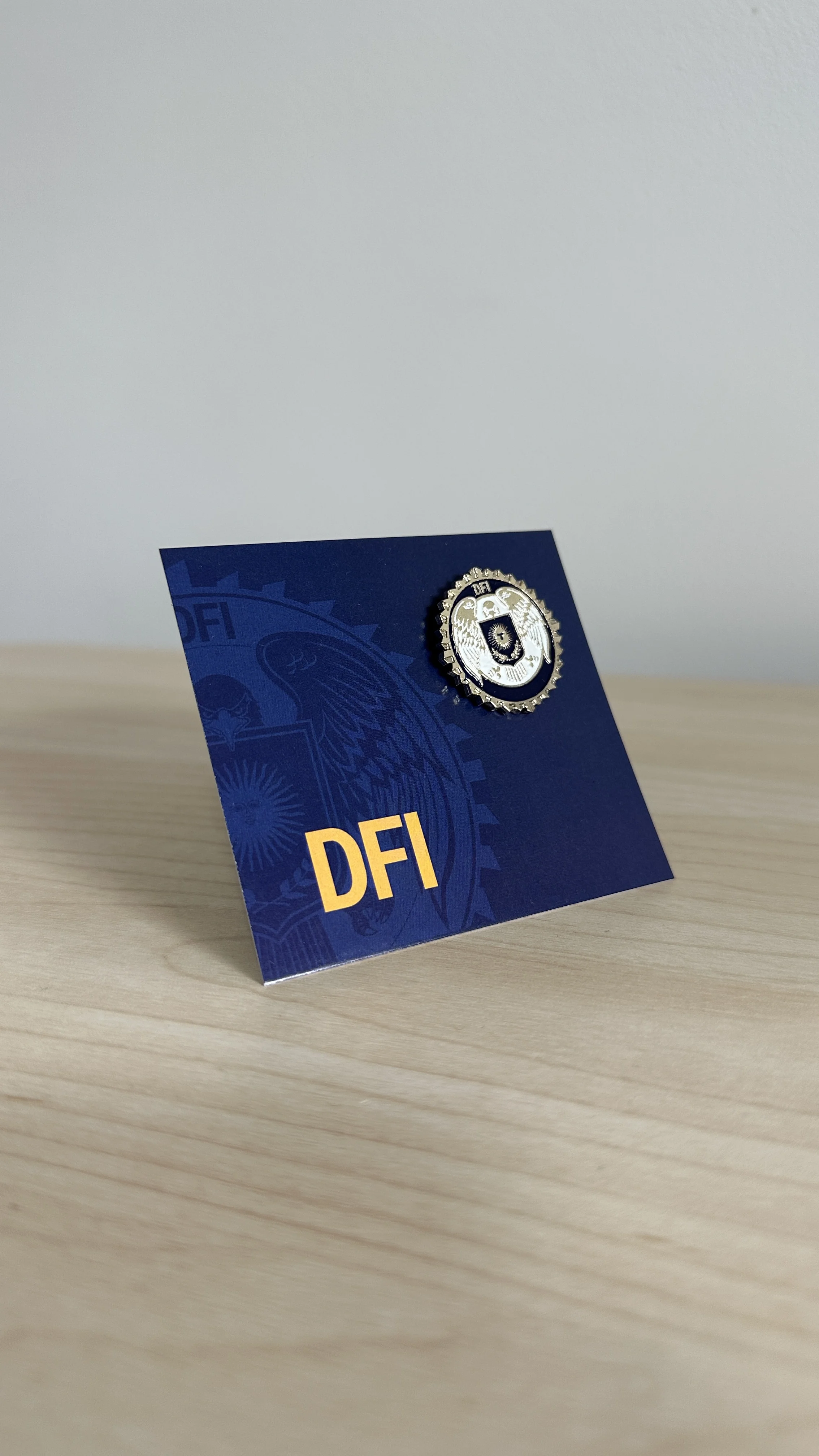 Pin metálico esmaltado DFI